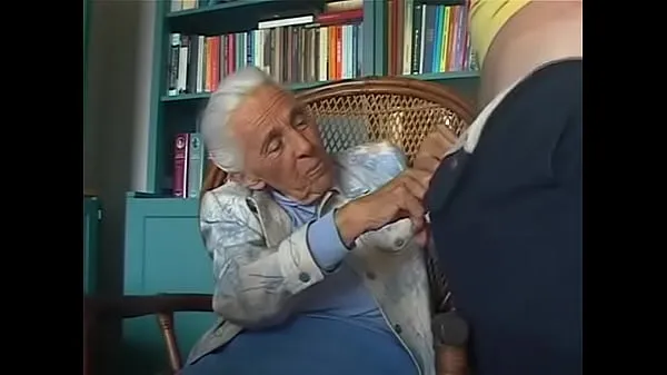 HD 92-years old granny sucking grandson topprör