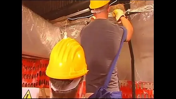 HD Horny construction workers take cock break 顶部管