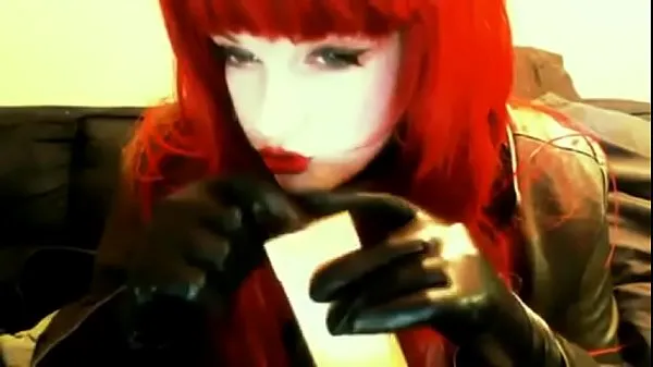 HD goth redhead smoking felső cső