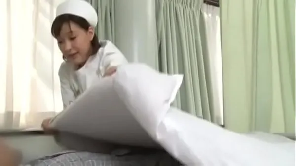 HD Sexy japanese nurse giving patient a handjob الأنبوب العلوي
