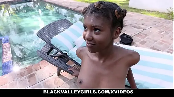 HD BlackValleyGirls - Hot Ebony Teen (Daizy Cooper) Fucks Swim Coach horní trubice
