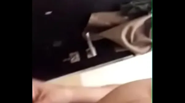 HD Abogado indonesio de Agustiar pillado masturbándose durante una videollamada tubo superior