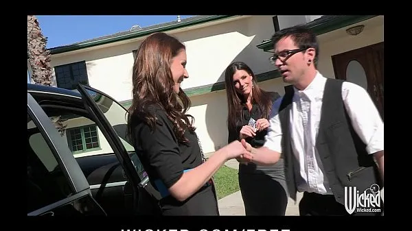 HD Pair of sisters bribe their car salesman into a threesome felső cső