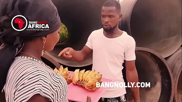 HD A lady who sales Banana got fucked by a buyer -while teaching him on how to eat the banana top Tube