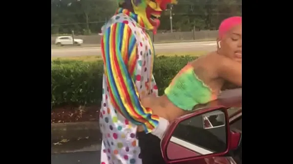 HD Gibby The Clown fucks Jasamine Banks outside in broad daylight top Tube