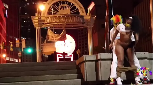 एचडी Gibby The Clown fucks Bratty Bae in downtown Atlanta शीर्ष ट्यूब