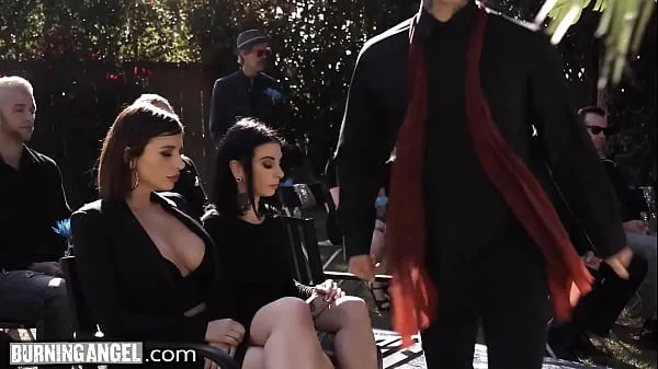 HD BurningAngel Marley Brinx Seduces A DILF Into Fucking Her During His Wife's Burial bovenbuis