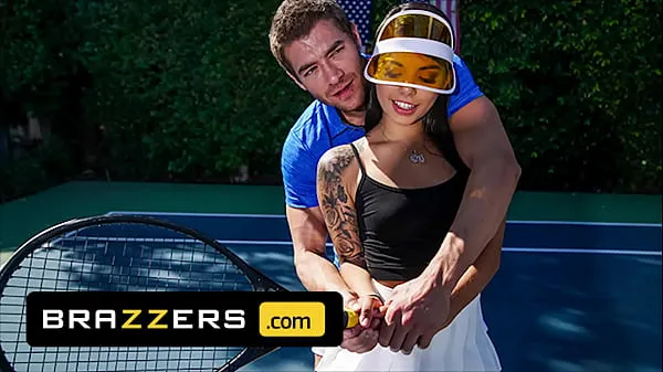 HD Xander Corvus) Massages (Gina Valentinas) Foot To Ease Her Pain They End Up Fucking - Brazzers ٹاپ ٹیوب