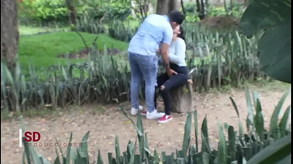 HD SPYING ON A COUPLE IN THE PUBLIC PARK 탑 튜브