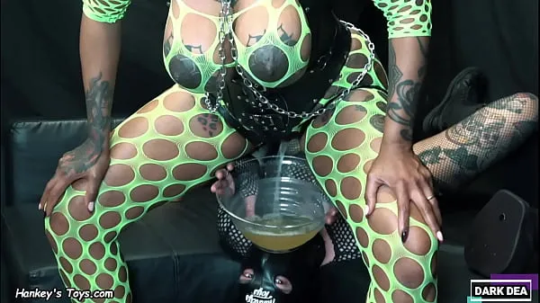 HD The Kinky Cocks-Devourer Queen "Dark Dea" Pegged and Fuck her Giants Dildos "MrHankey'sToys" and her Sub as a Whore (hardcore-fetish-femdom-bdsm horní trubice