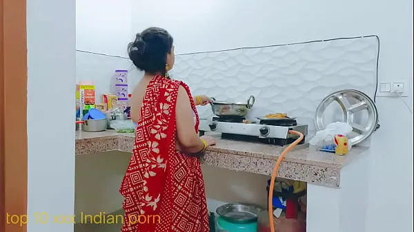 HD Desi belle soeur sexe chaud en sari rouge dans la cuisinetop Tube