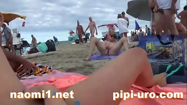 HD girl masturbate on beach yläputki