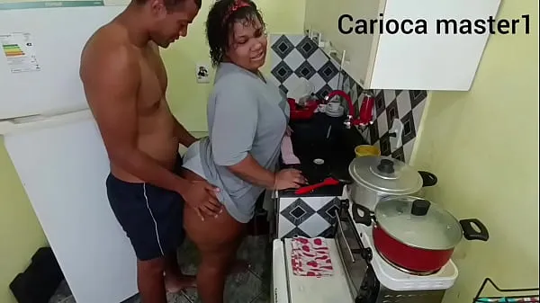 HD Husband arrives for lunch and fucks wife while she cooks top Tube