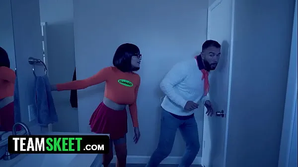 HD Jinkies! Velma & Fred Are Trying To Solve A Mystery In A Creepy House But They Fuck Instead top Tube