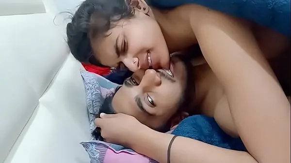 Ống HD Desi Indian cute girl sex and kissing in morning when alone at home hàng đầu